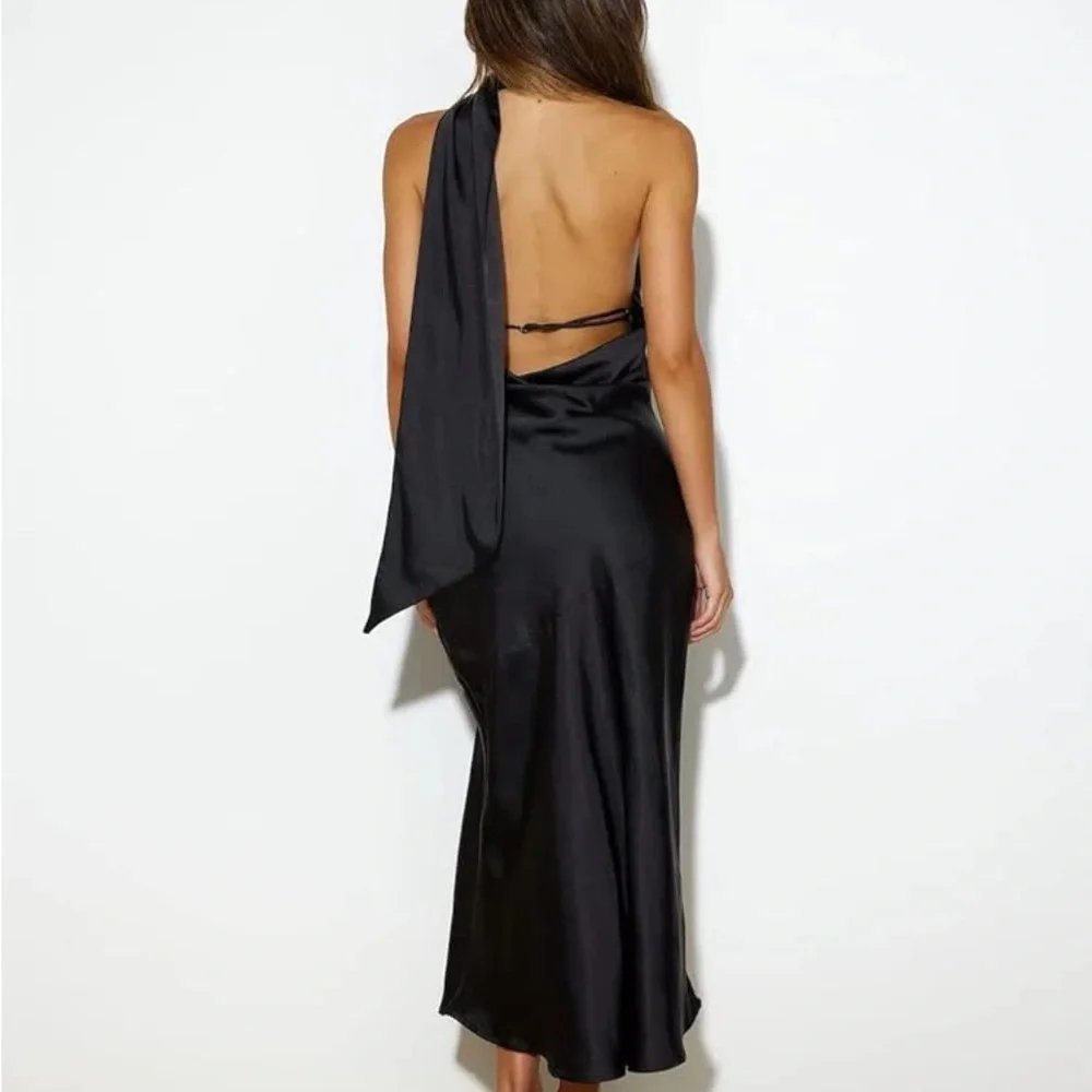 ECYANER Women's Elegant Sleeveless Dress Backless Satin Backless Midi C… - Picture 2 of 12